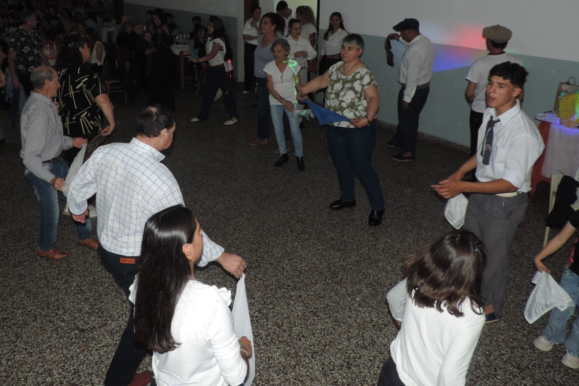  Éxito total en la Noche de Peñas del Club Roca