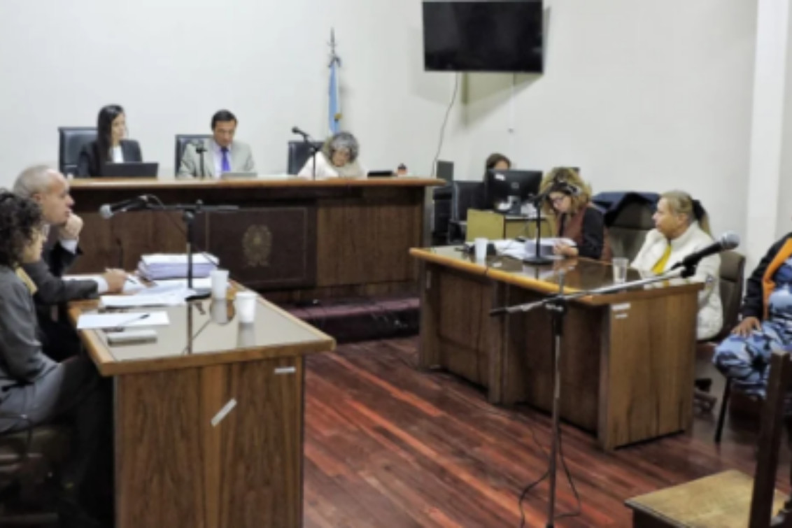 Se inició el juicio a la mujer de 67 años acusada de matar a su hijastro
