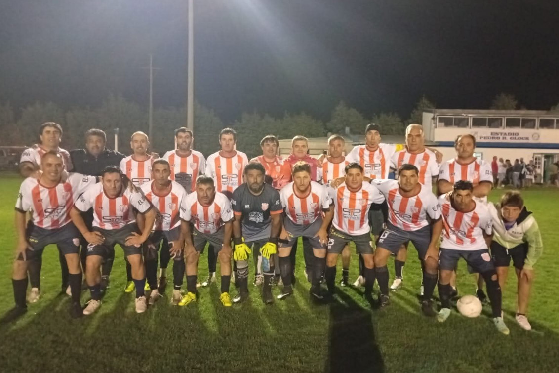  El Senior de Divisorio se despidió en cuartos del Fútbol del Recuerdo