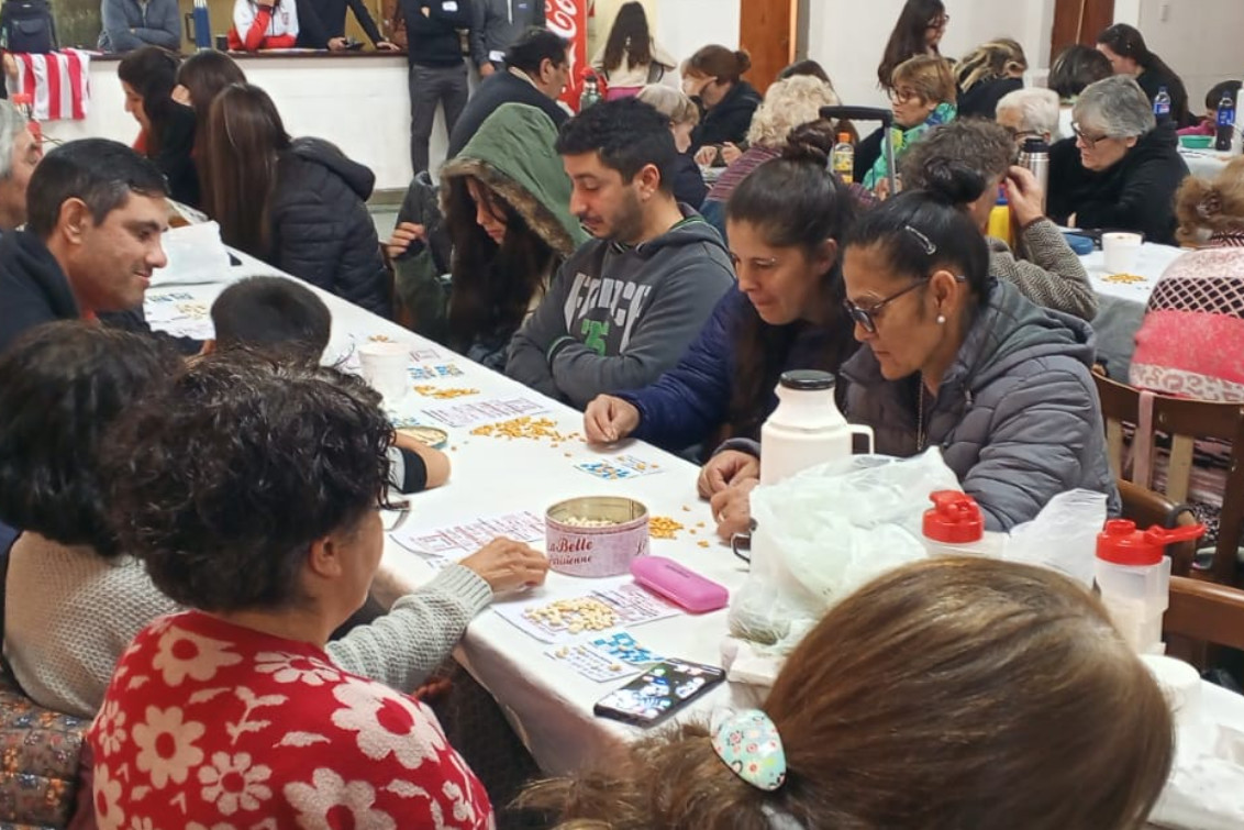 Más de 200 personas disfrutaron del Bingo del Club El Divisorio