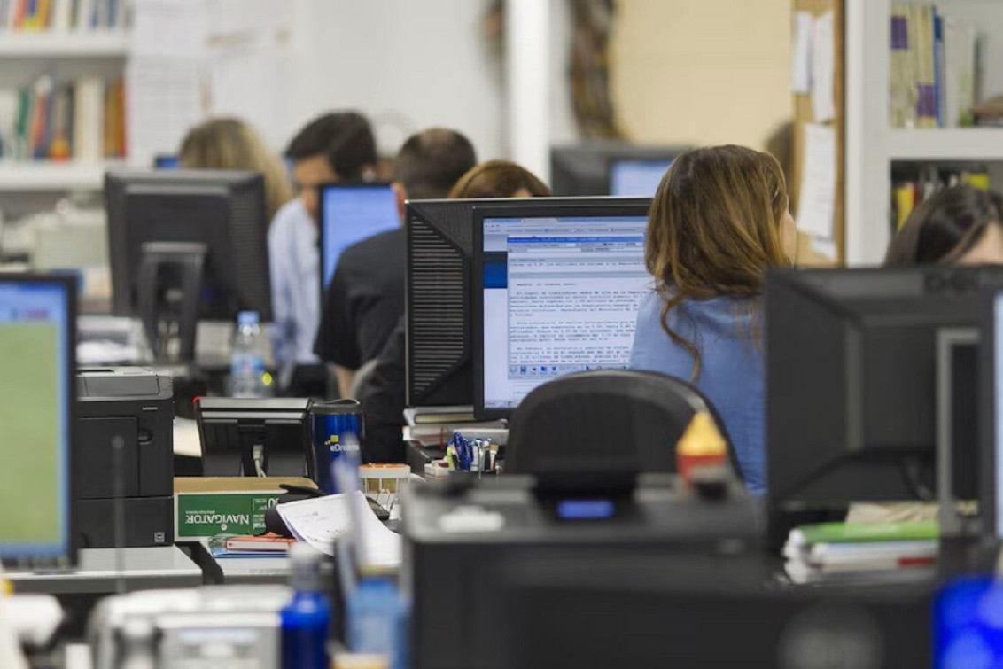 Vuelve a regir la reforma laboral: qué cambia en indemnizaciones, vacaciones y banco de horas