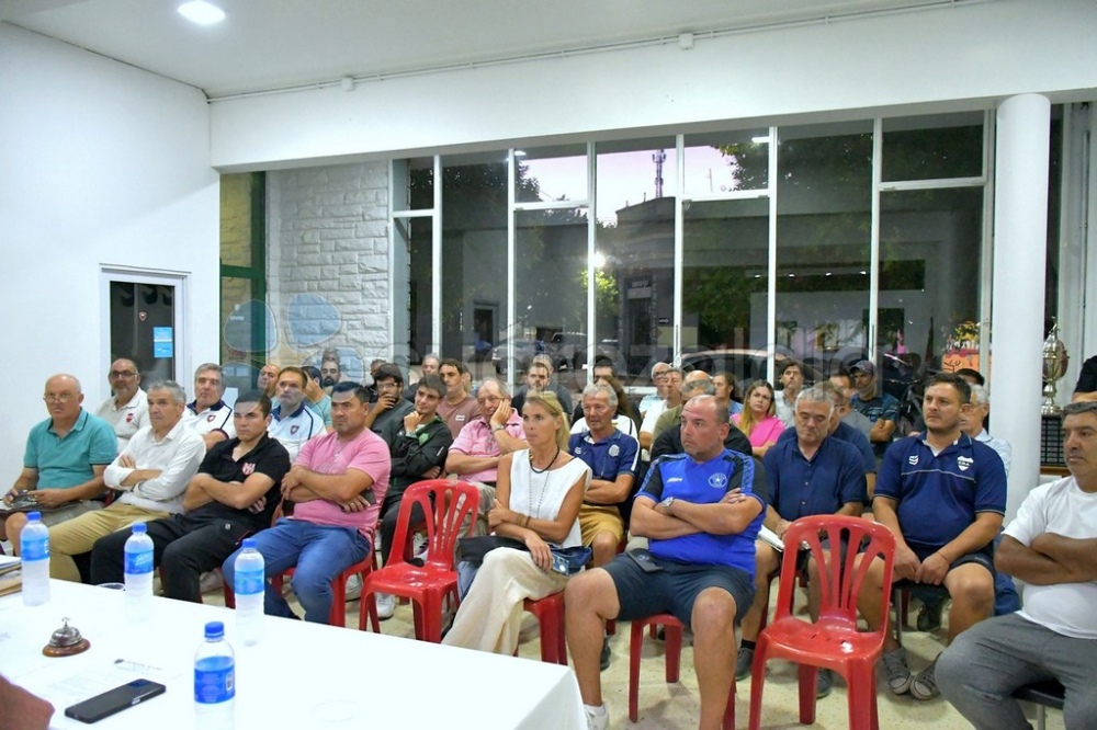 El Celeste se prepara para su debut histórico en la Liga Regional de Fútbol