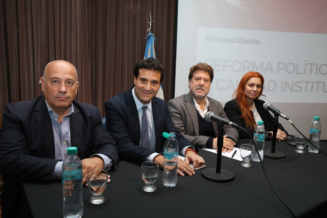 Legisladores e intendentes debatieron en Bahía Blanca sobre reforma electoral y autonomía municipal
