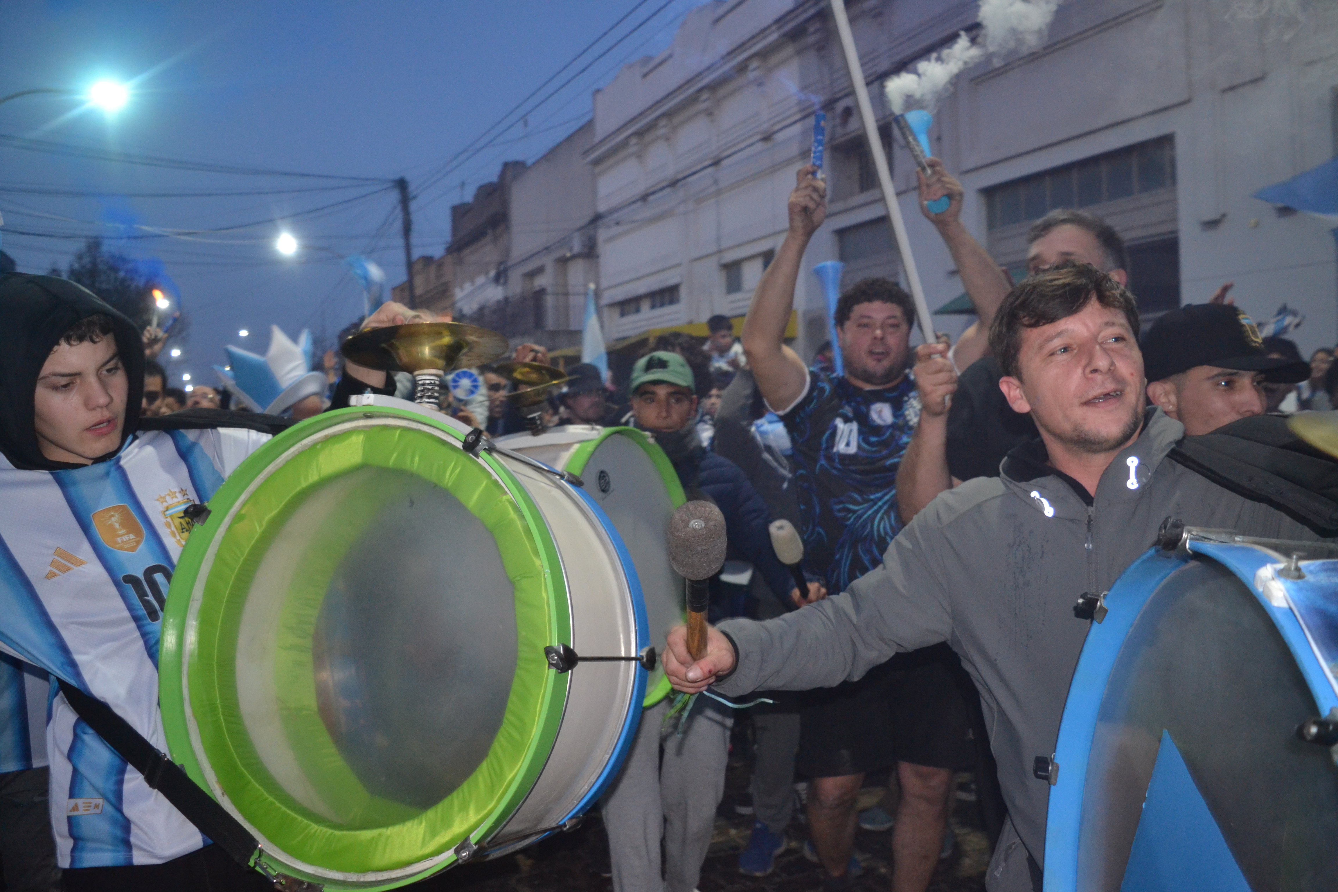  PRINGLES CELEBRÓ CON UNA MULTITUD LA CLASIFICACIÓN DE ARGENTINA A LA FINAL DEL MUNDIAL
