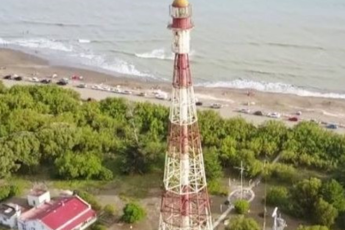 Abrazo simbólico para salvar el faro de Monte Hermoso