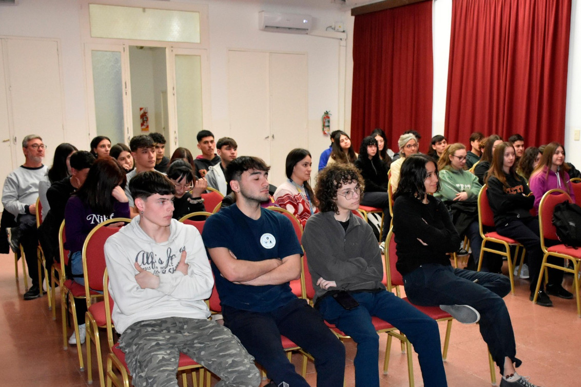  Estudiantes de Coronel Pringles participan en jornadas sobre creatividad y emprendimiento