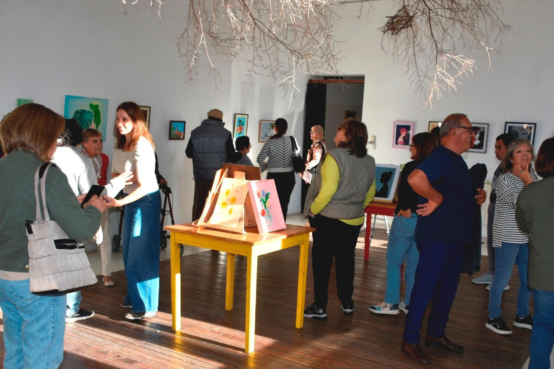 Inauguración de la muestra de trabajos del taller de pintura de los adultos mayores