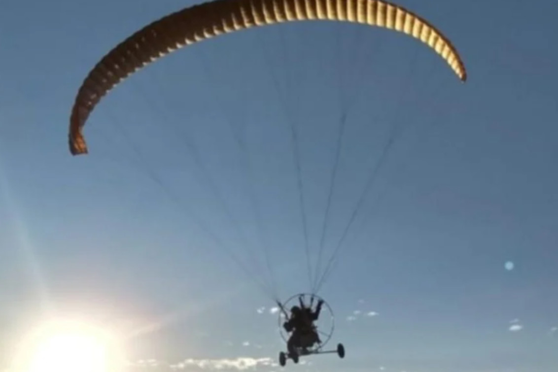  Comienza el juicio al hombre que maniobraba un parapente y provocó graves heridas a dos ciclistas