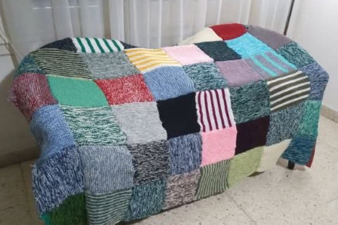  LAS DAMAS DE LA ASOCIACIÓN ESPAÑOLA DE CORONEL PRINGLES CULMINARON CON LA CONFECCIÓN DE MANTAS