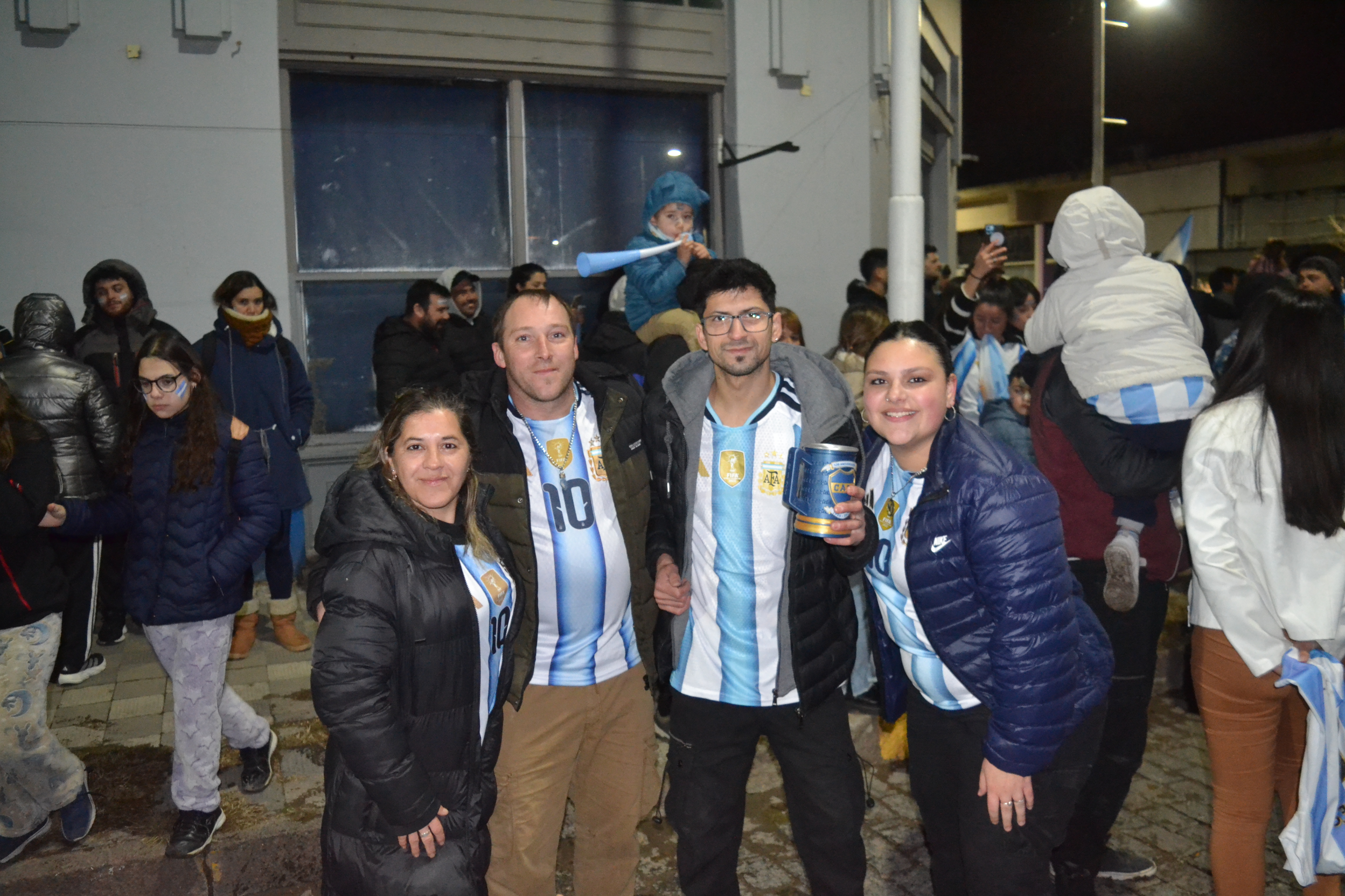 La ciudad volvió a vestirse de celeste y blanco para celebrar el pase de Argentina a las semifinales