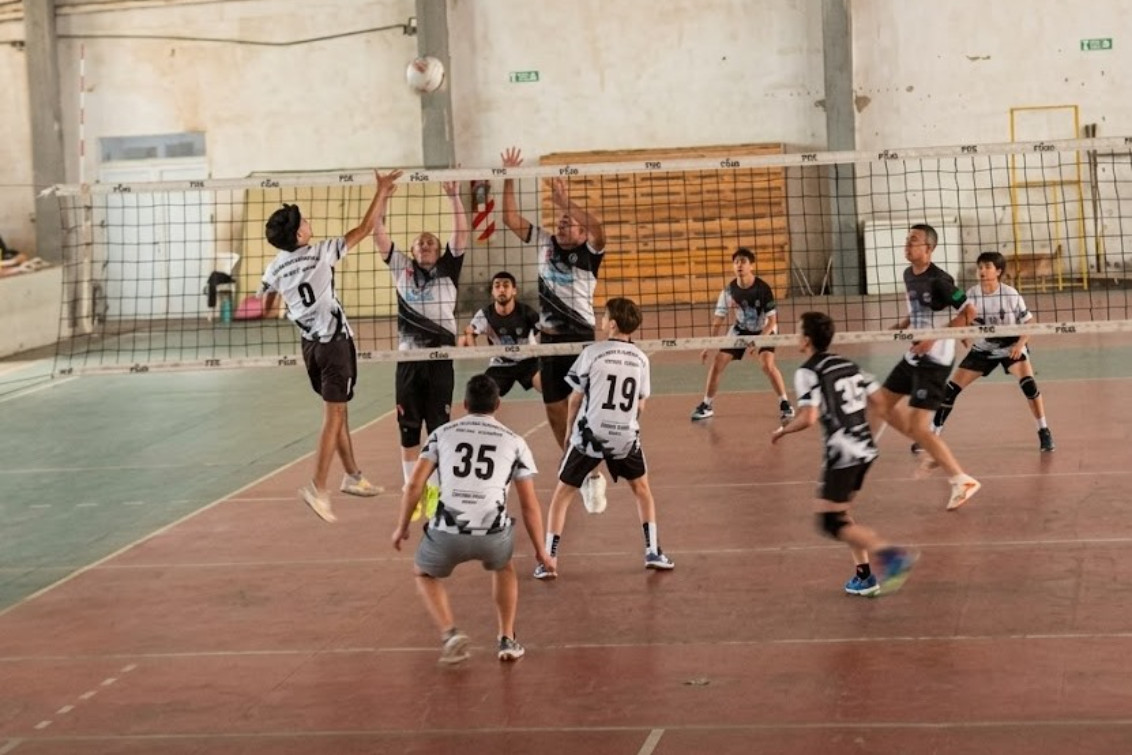 Independiente impuso su localía en un triangular amistoso