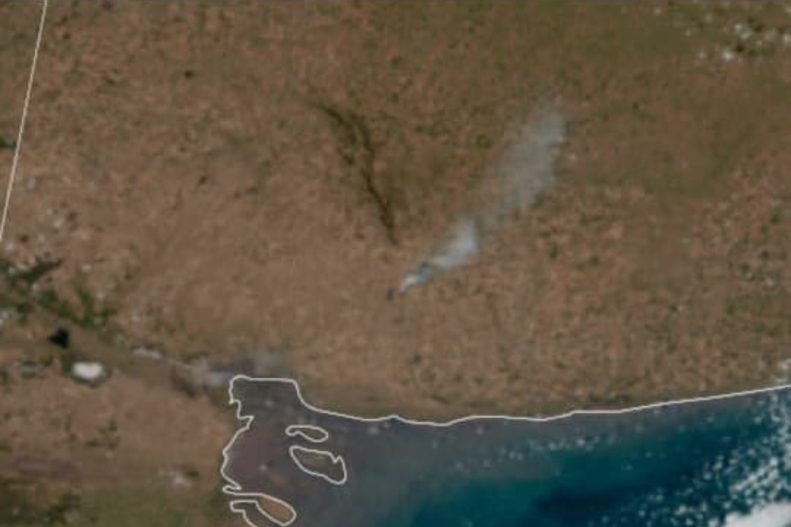 Tras el intenso operativo, lograron extinguir el incendio en la zona del Dique