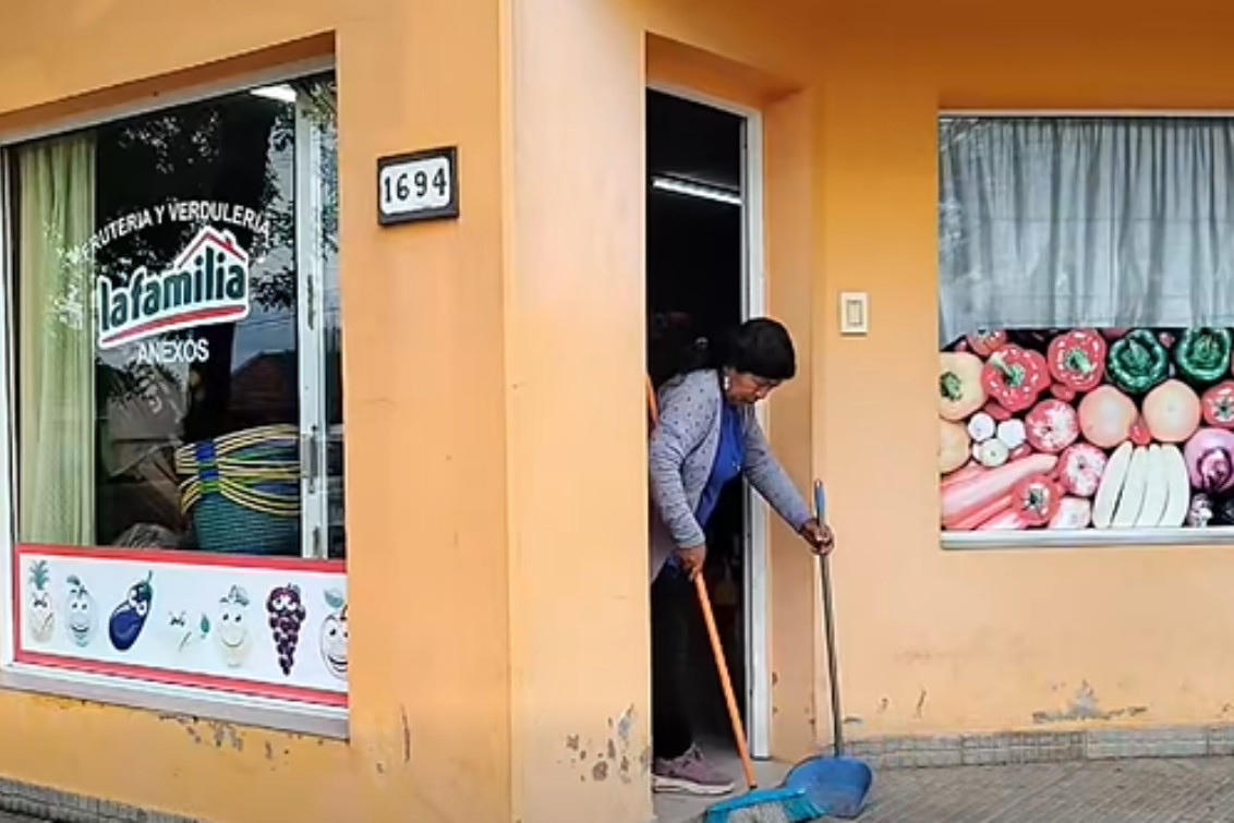 Dañan la vidriera de una verdulería en Boulevard 13 y 57 y se llevan la caja registradora
