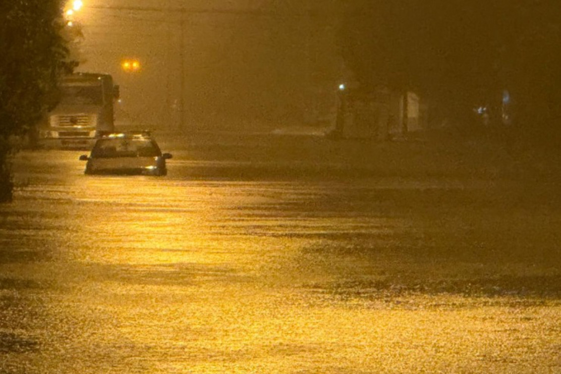 Fuerte temporal en Olavarría dejó casas inundadas y calles anegadas