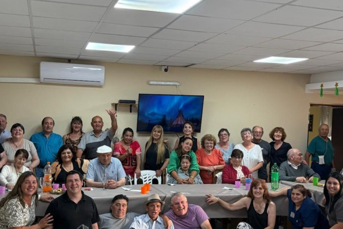  El Hogar de Ancianos de Indio Rico celebró el cierre del año con música y afecto