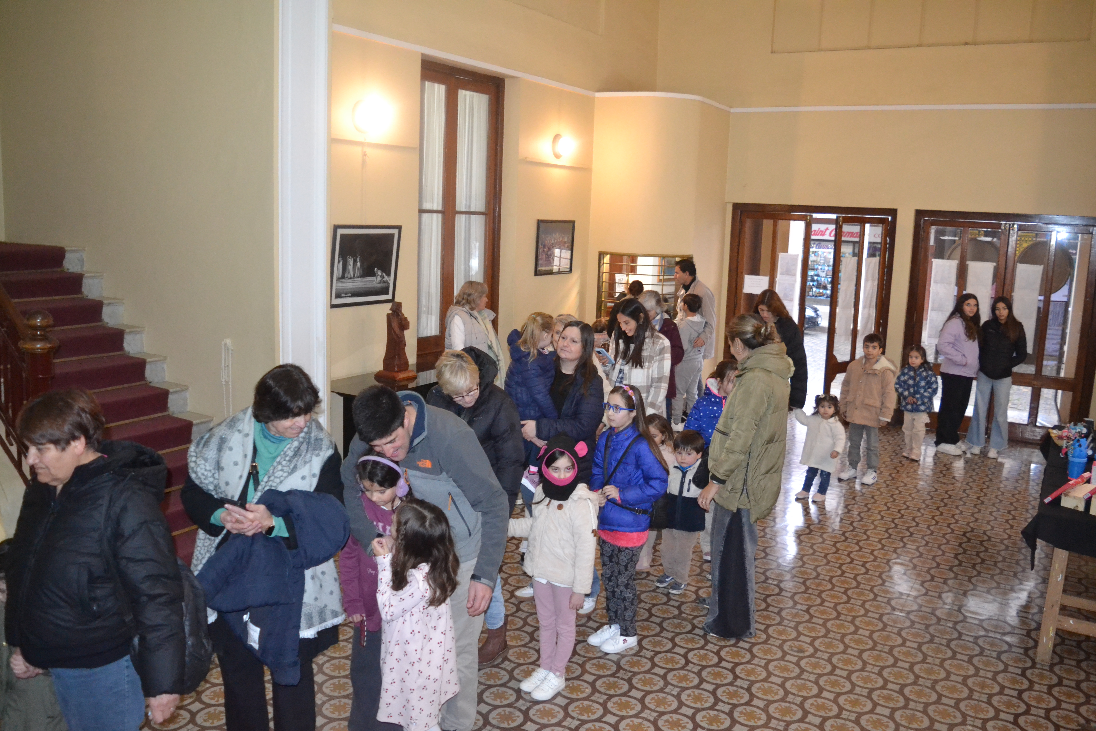   Con una sala colmada, “Fantasy Show” conquistó al público en el Teatro Español de Coronel Pringles