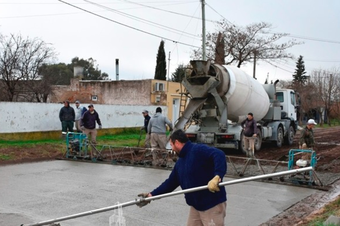 Comenzó una nueva etapa de pavimento urbano en Coronel Pringles