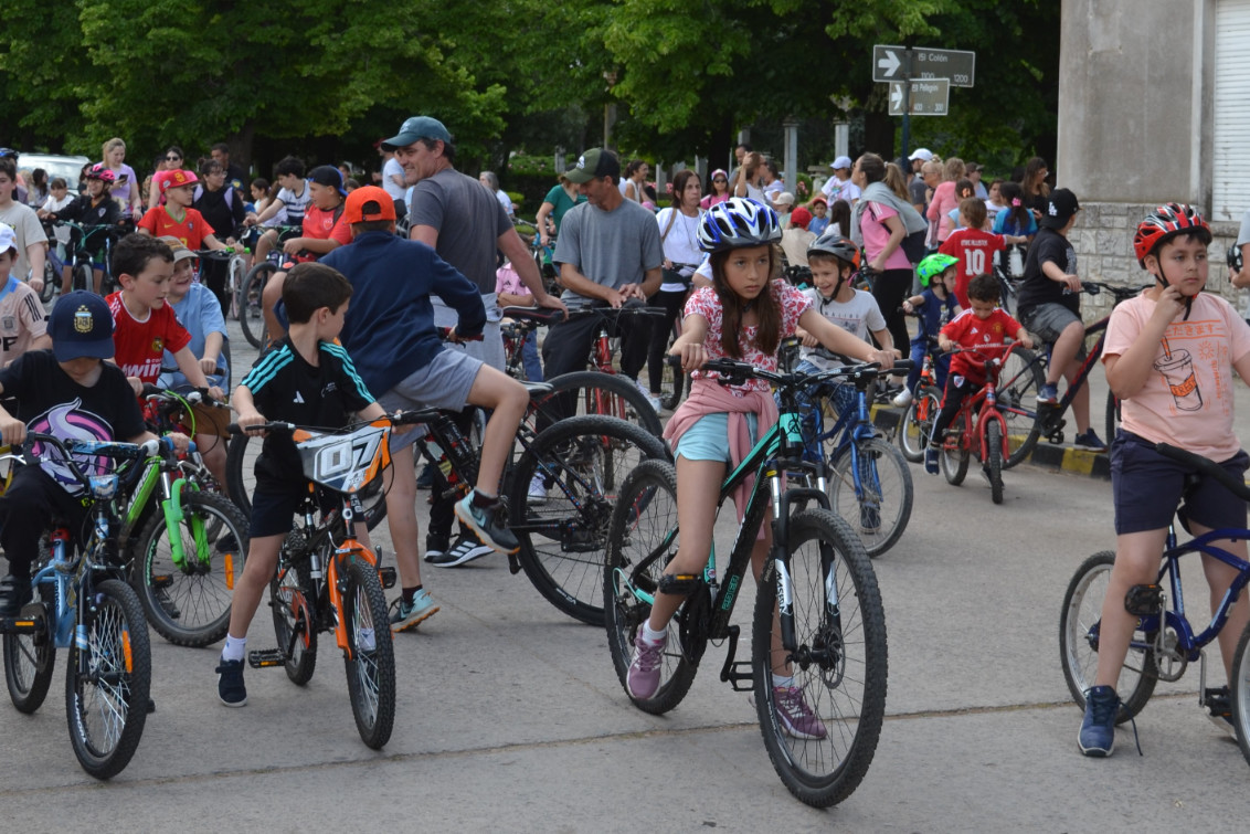   La bicicaminata del Colegio Sagrado Corazón volvió a convocar a grandes y chicos