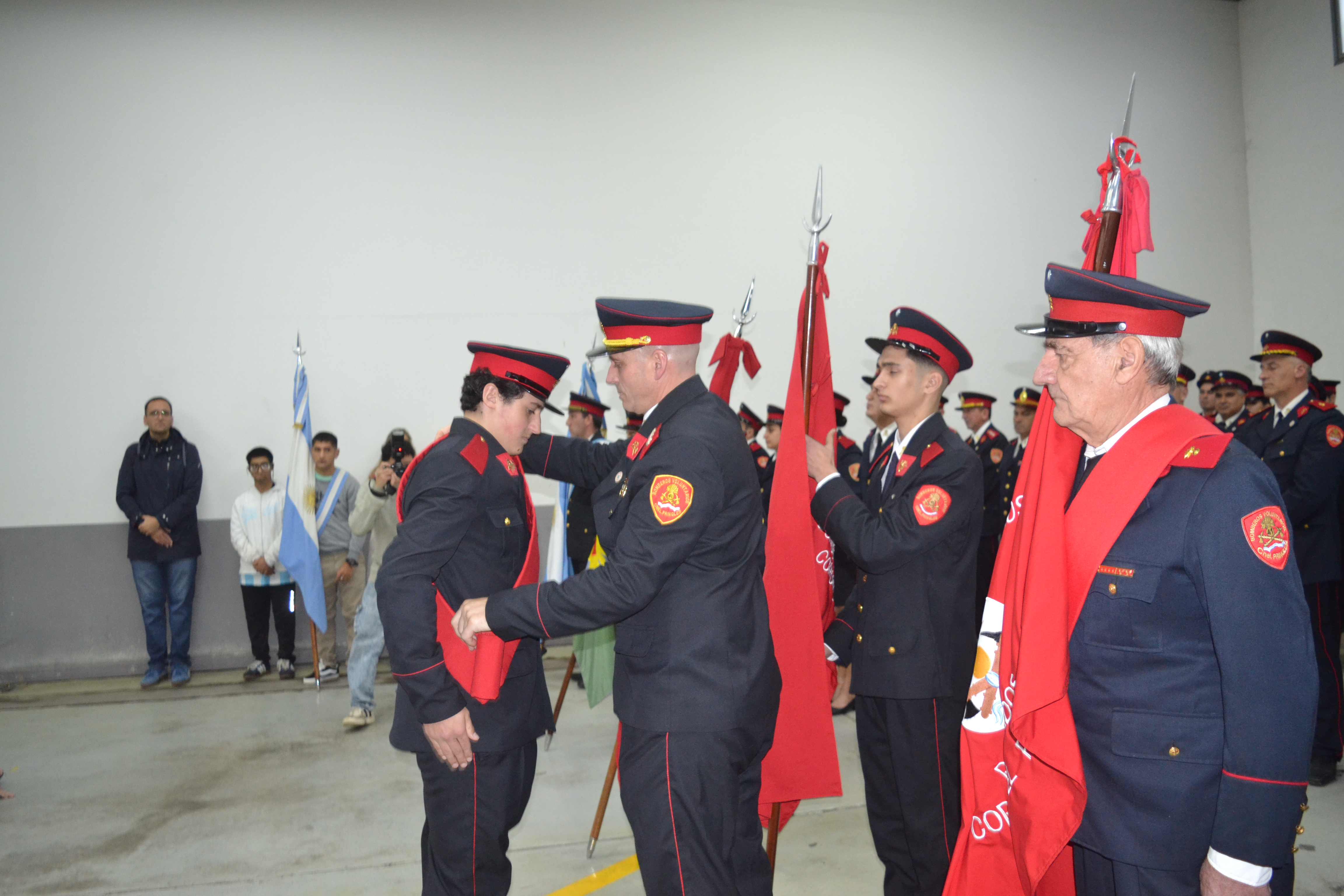 Emotivo acto en el cuartel local para homenajear a los Bomberos