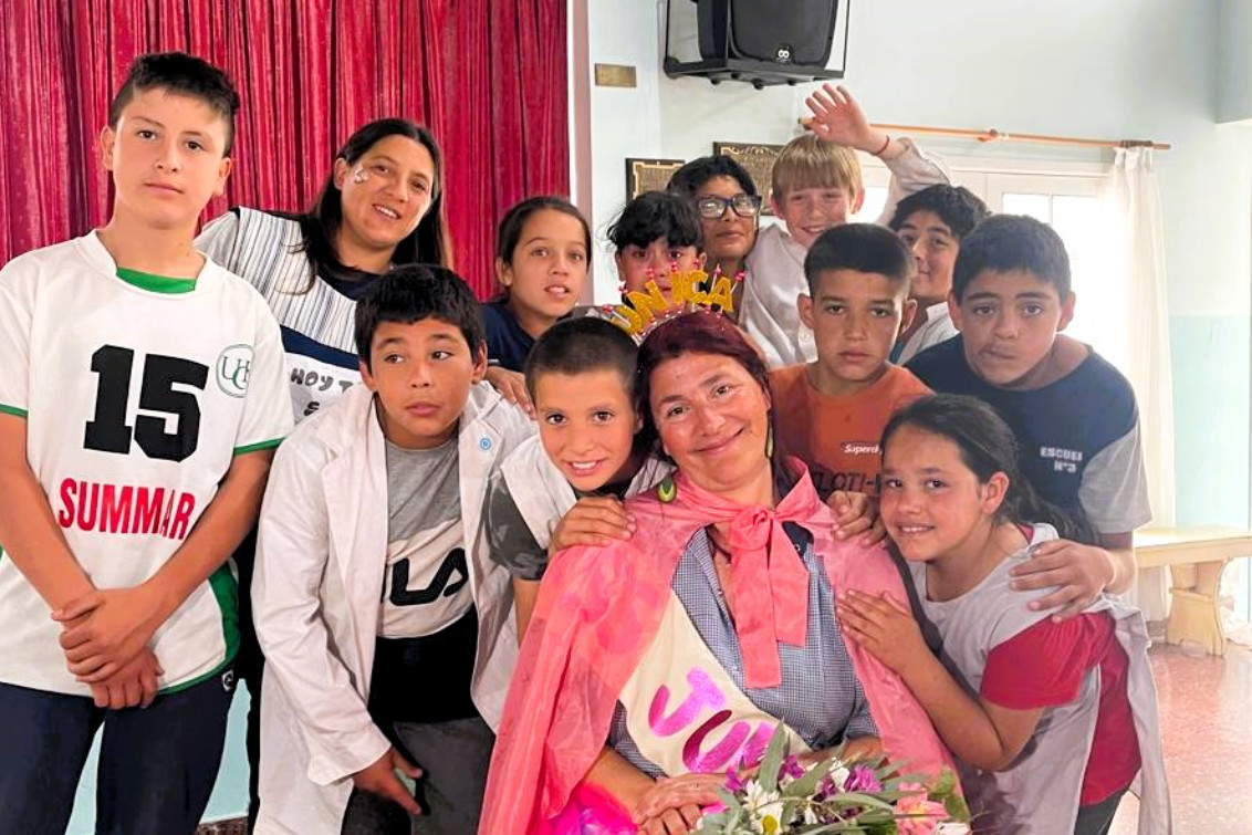 Despedida a Flavia Potis, una docente que fusionó educación y teatro en 31 años de vocación