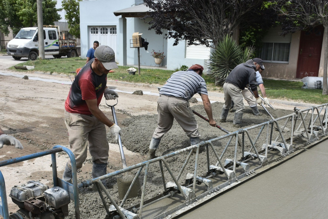  SE COMPLETÓ UNA NUEVA CUADRA DE PAVIMENTO EN LA CIUDAD