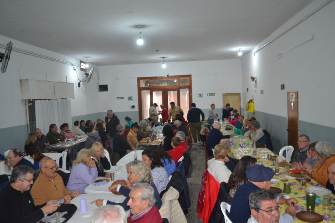  Con gran convocatoria se realizó el almuerzo de Chelforó en el Club Roca