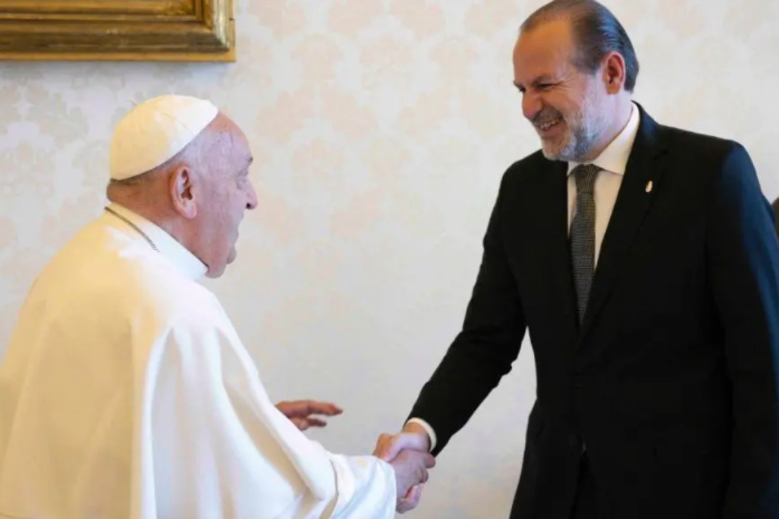  El Papa Francisco recibió en el Vaticano al Intendente Susbielles