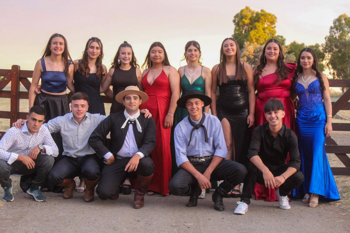 El CEPT N° 3 despidió a sus egresados con un emotivo acto y fiesta de fin de año