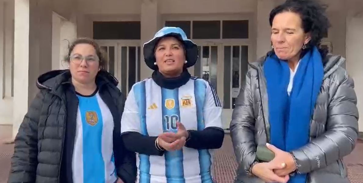  El Jardín 904 compartió el espíritu mundialista con un banderazo y banderas hechas por los alumnos