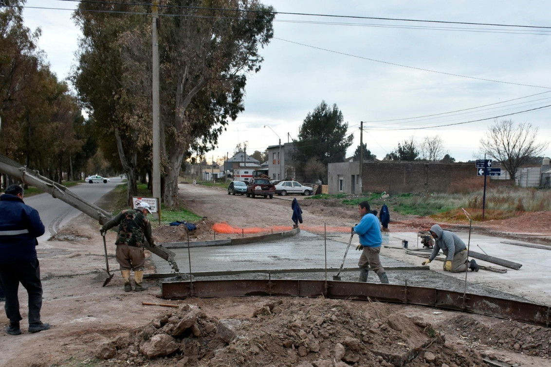 AVANZAN LAS OBRAS MUNICIPALES EN EL BOULEVARD 1 Y EN LA RED DE AGUA POTABLE