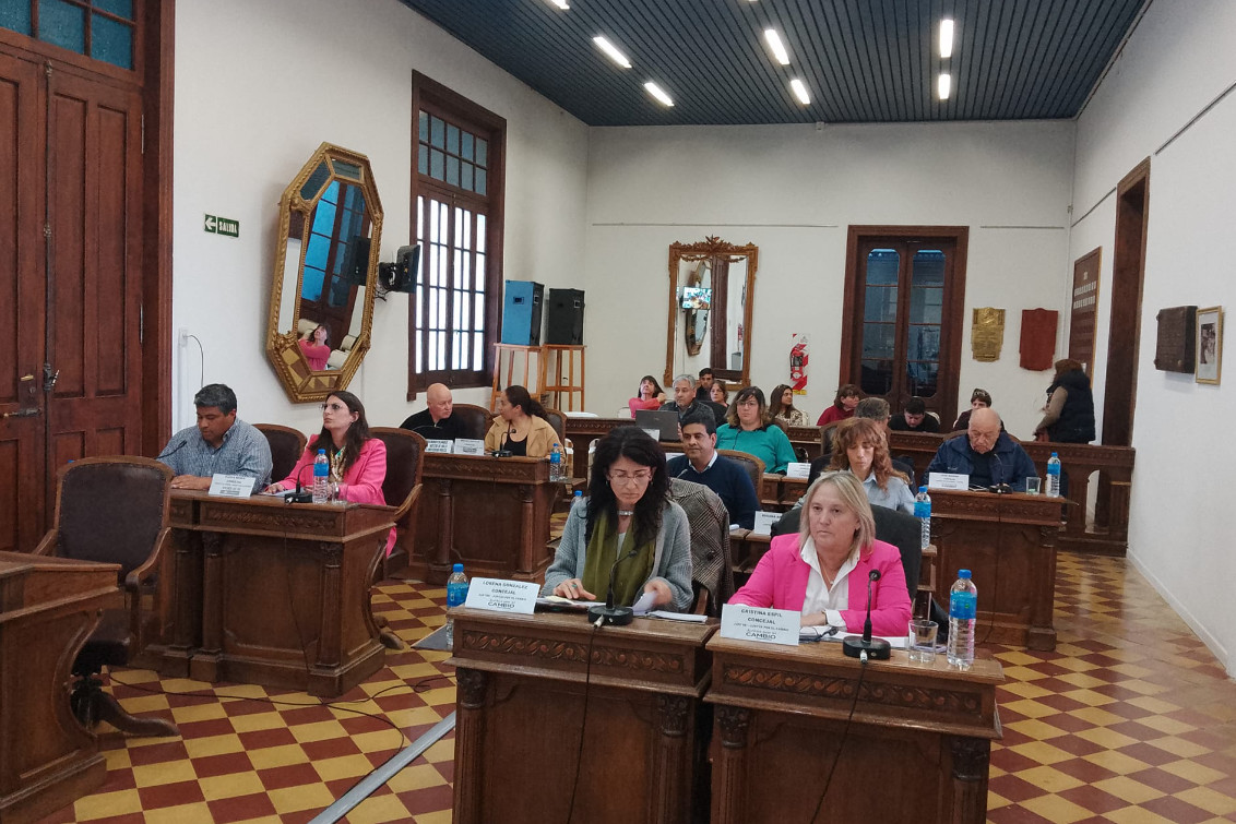 Debate en el Concejo Deliberante sobre el apoyo municipal al CEPAC y las becas estudiantiles