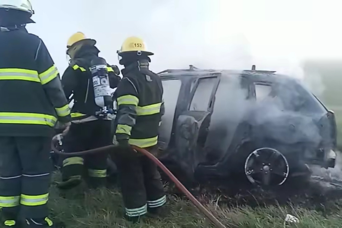  PÉRDIDAS TOTALES: Se incendió un automóvil en Ruta 85, a 30 kilómetros de Pringles