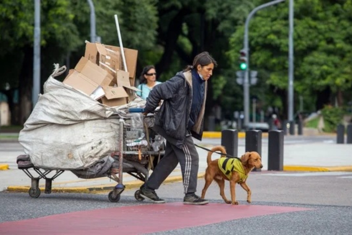 Aseguran que la pobreza se redujo al 49% entre mayo y octubre  