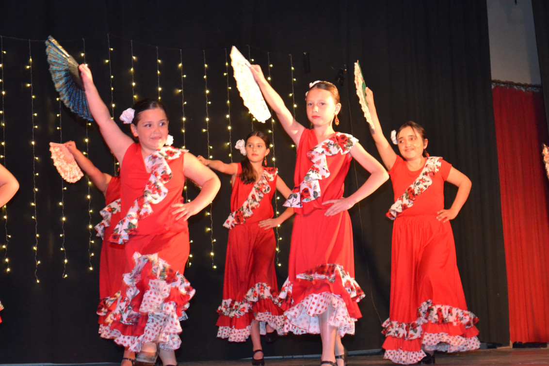  Gran despliegue de ritmo y color en la Gala de Danzas Españolas