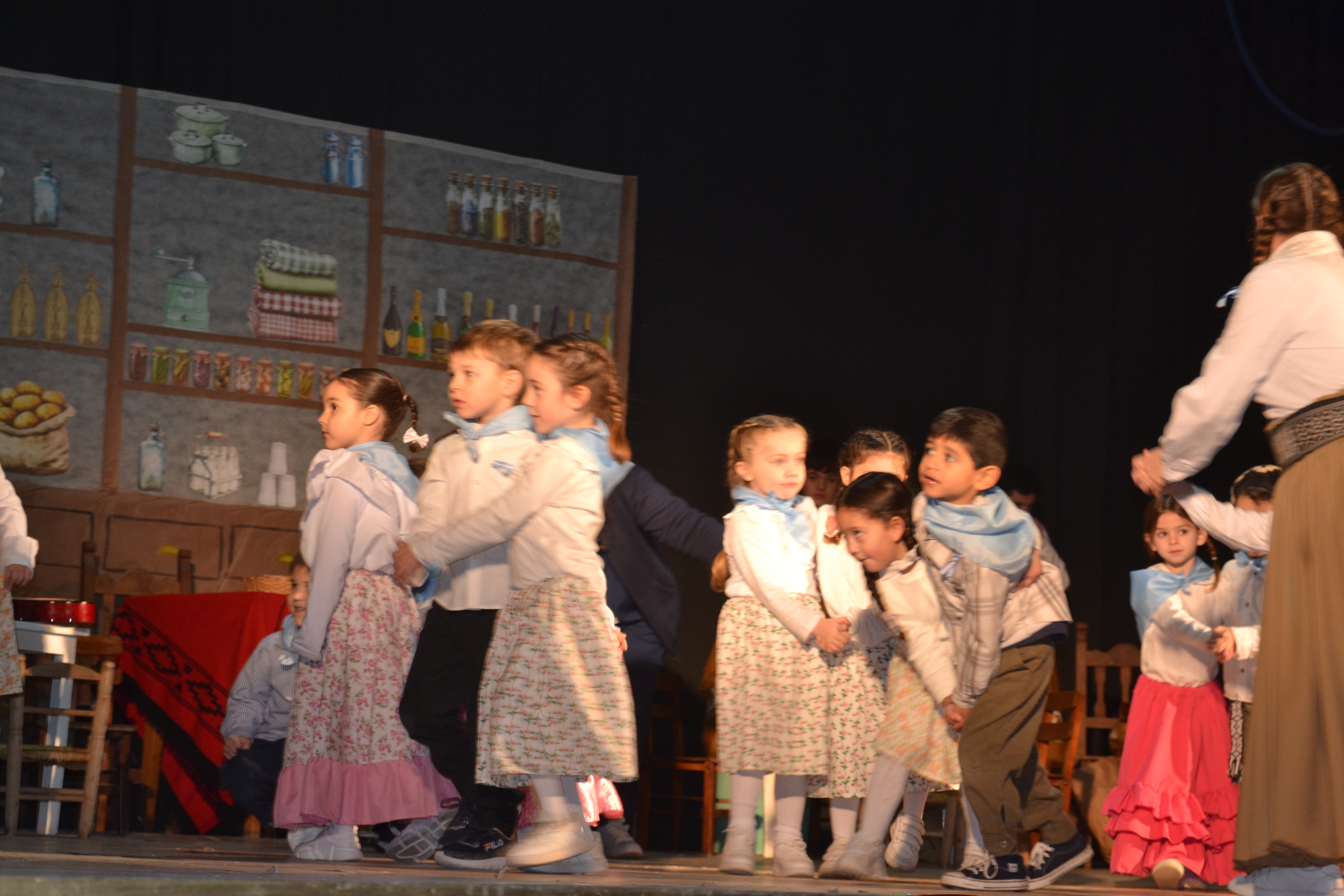  El Colegio Sagrado Corazón conmemoró el Día de la Independencia en el Teatro Español