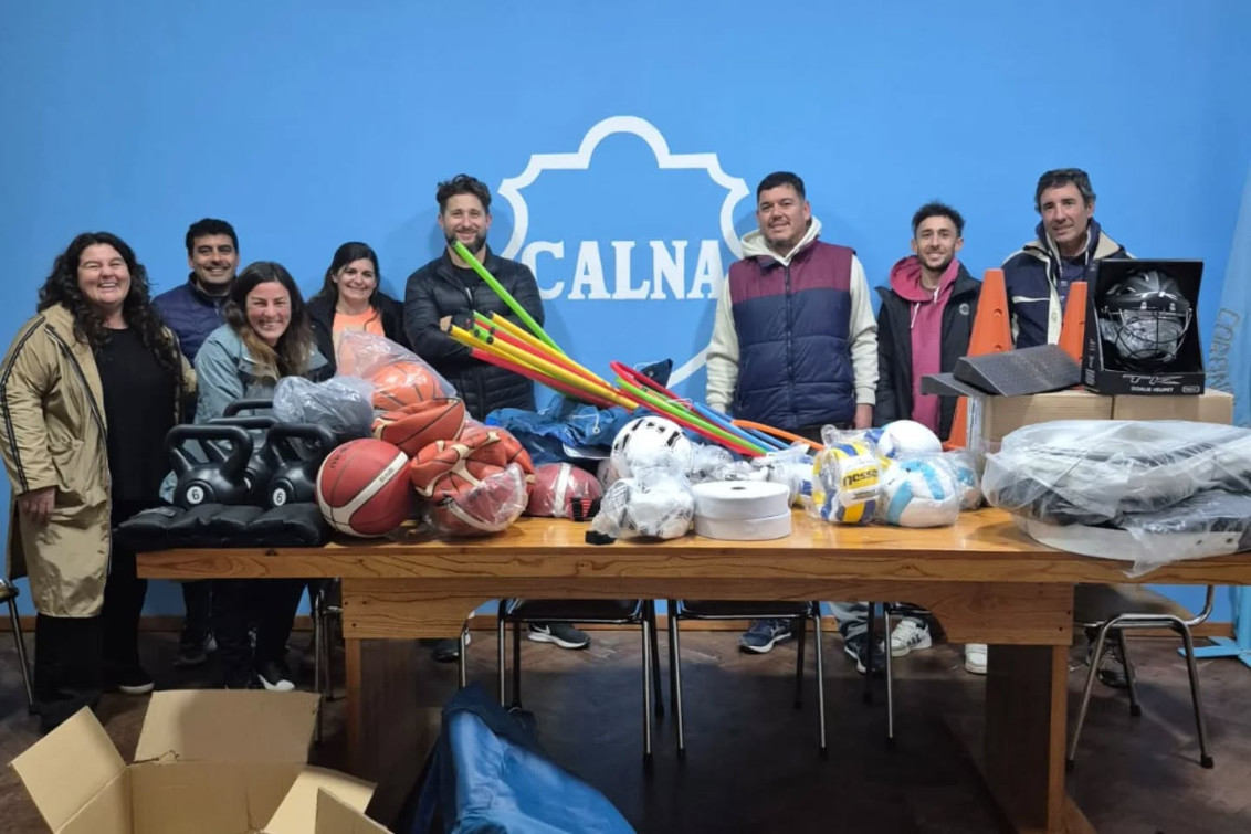 El Club Alem entregó nuevo material deportivo a sus disciplinas