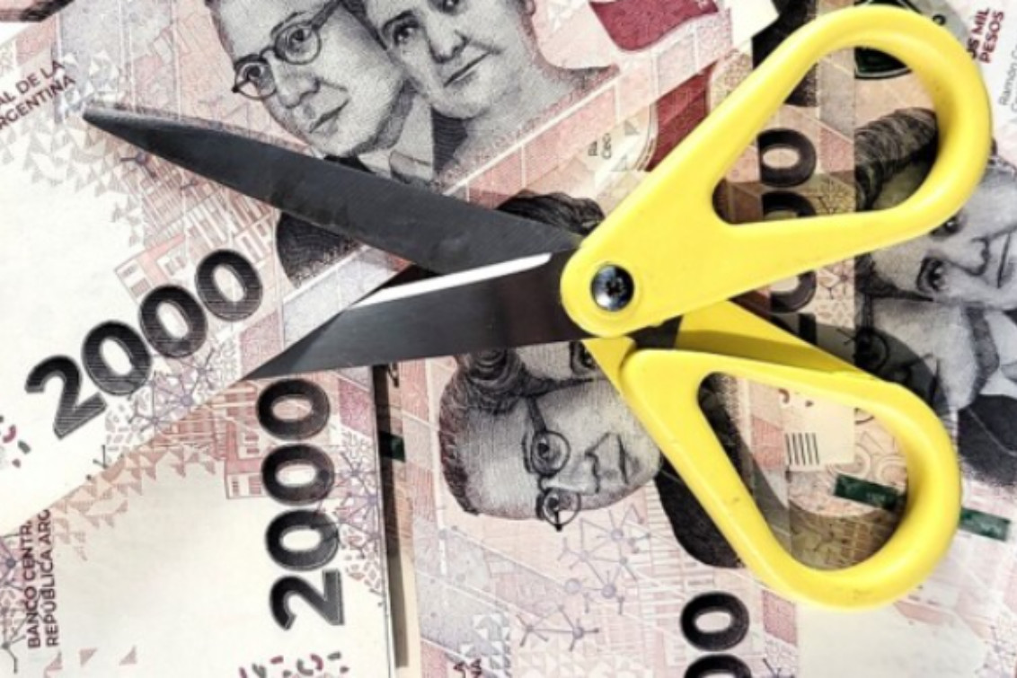 Dos municipios de la región anunciaron la emergencia económica con congelamiento y bajas de salarios