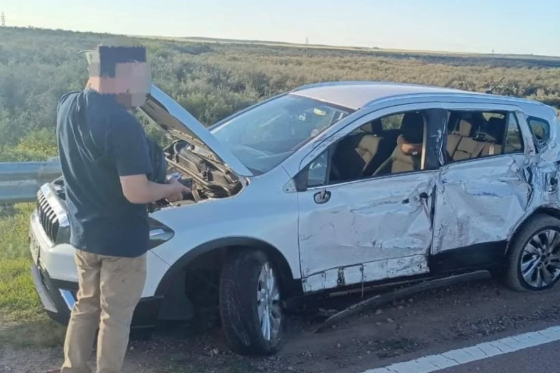 Choque en la rotonda de Ruta 3 y Ruta 22: Un camionero resultó con traumatismos y heridas