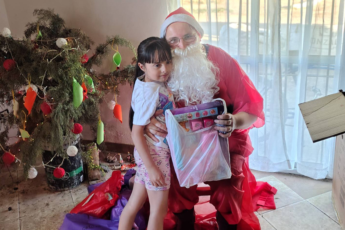  Papá Noel llevó alegría al “Rinconcito de Acuarela”