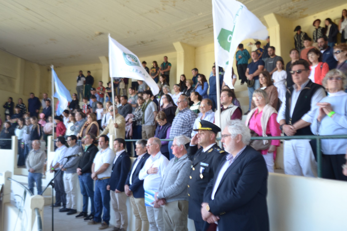 La Exposición Rural de Pringles quedó oficialmente inaugurada con el desfile de campeones y música 