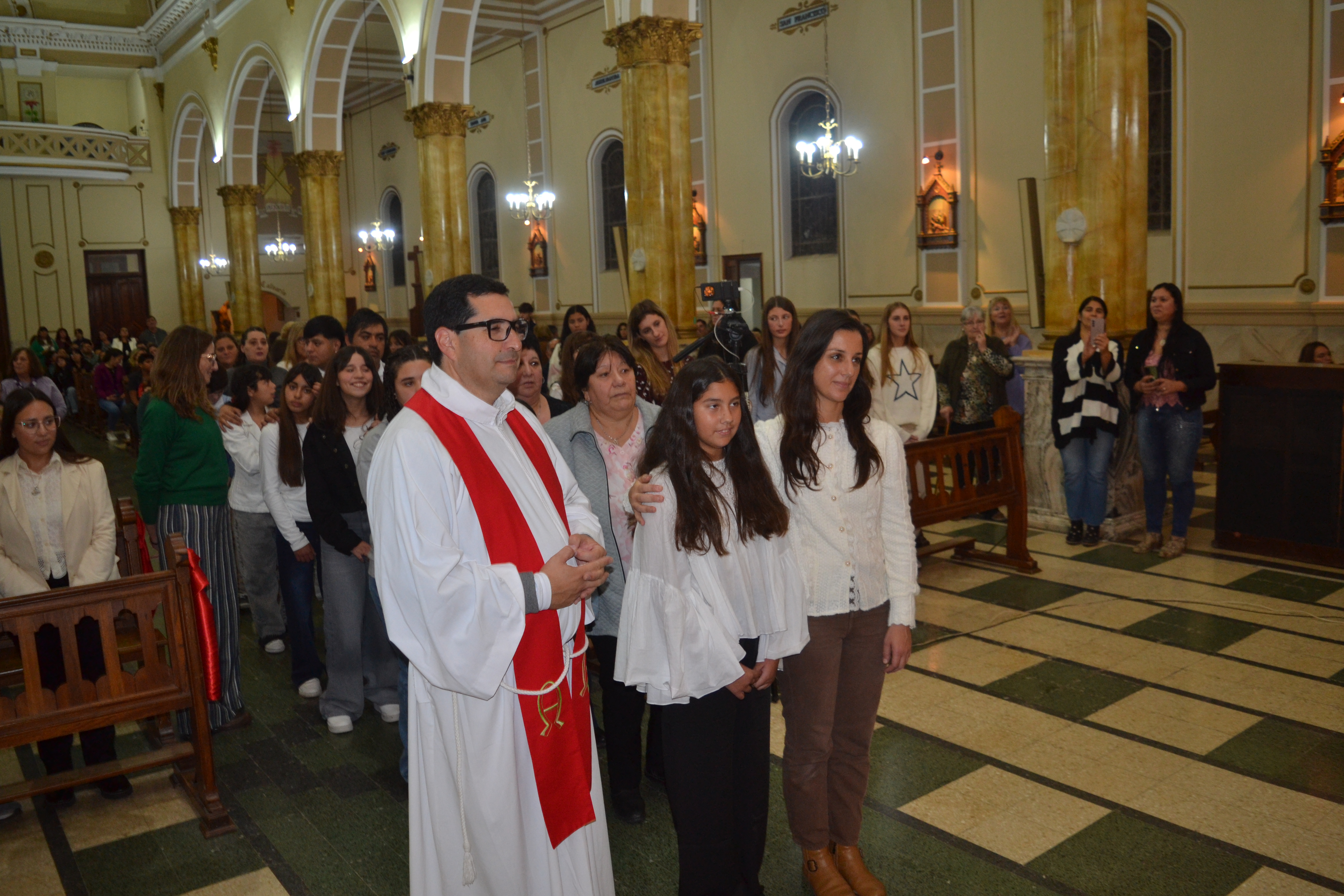   Otro grupo de adolescentes recibieron el Sacramento de la Confirmación