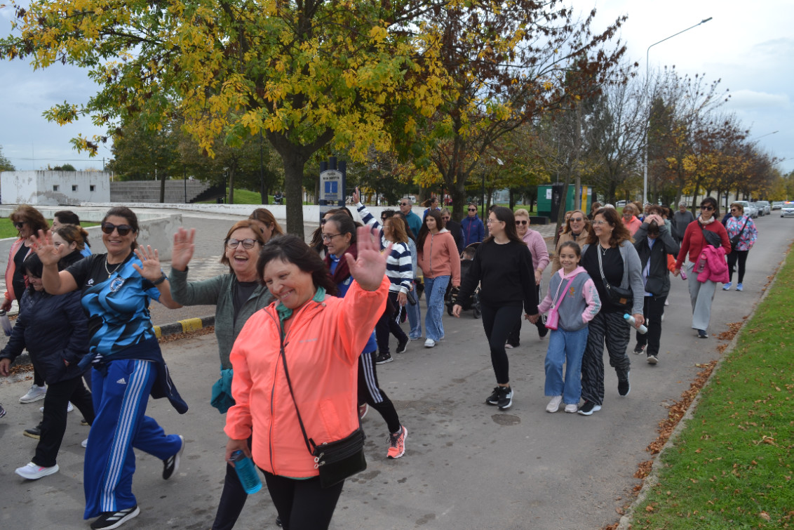 El CEF N° 25 volvió a convocar con su caminata por la actividad física