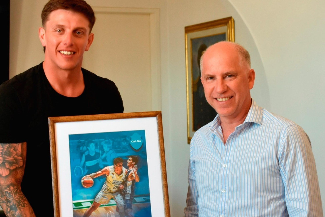 El Intendente Matzkin recibió al basquetbolista Valentín Bettiga tras su consagración sudamericana