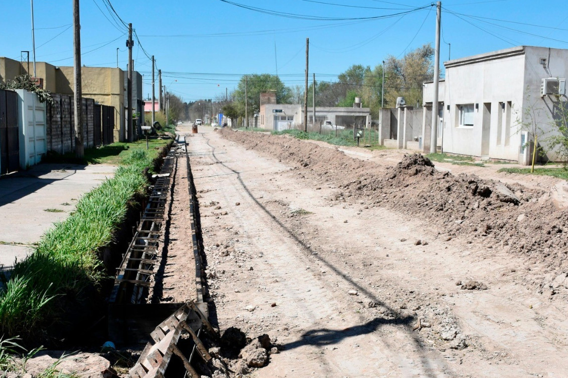   Las obras de cordón cuneta avanzan en distintos sectores de la ciudad