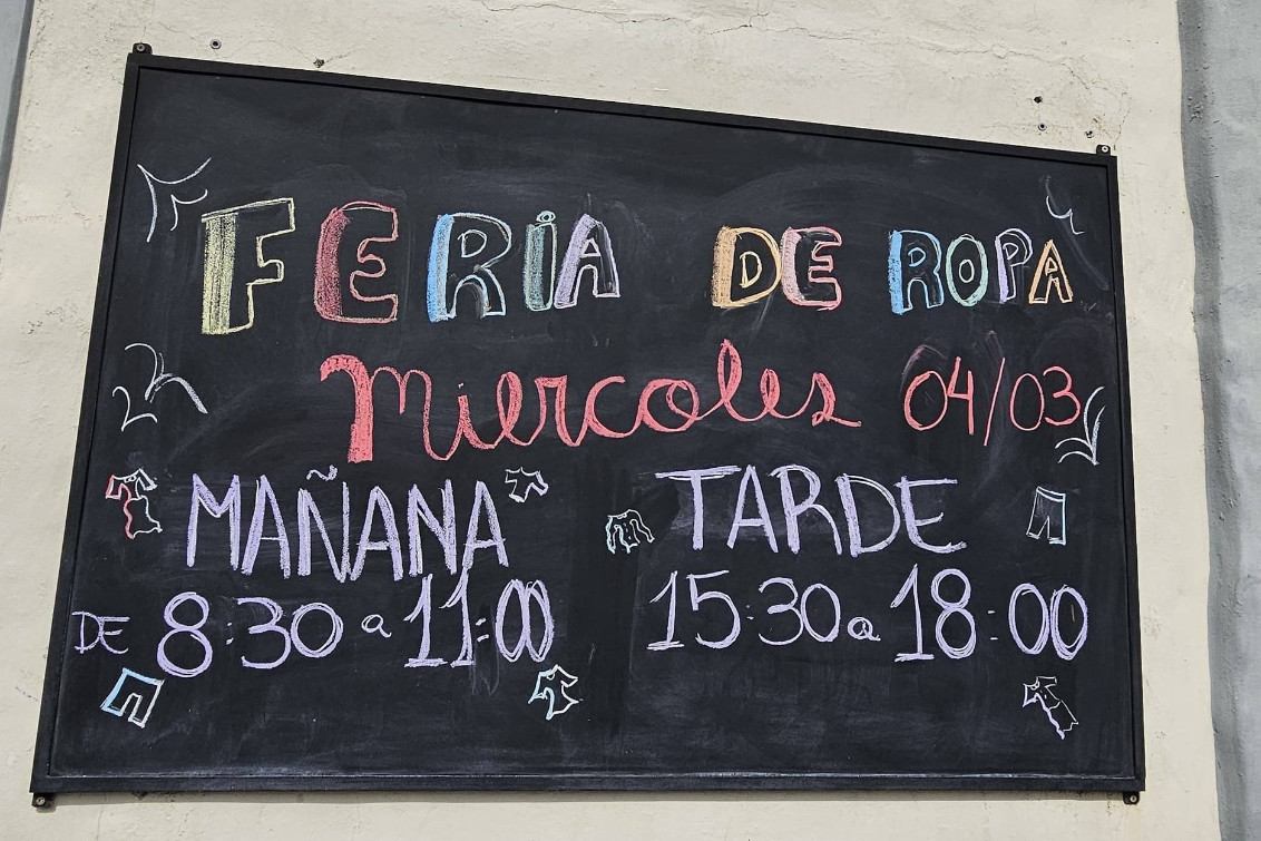 Feria de ropas en Cáritas Parroquial