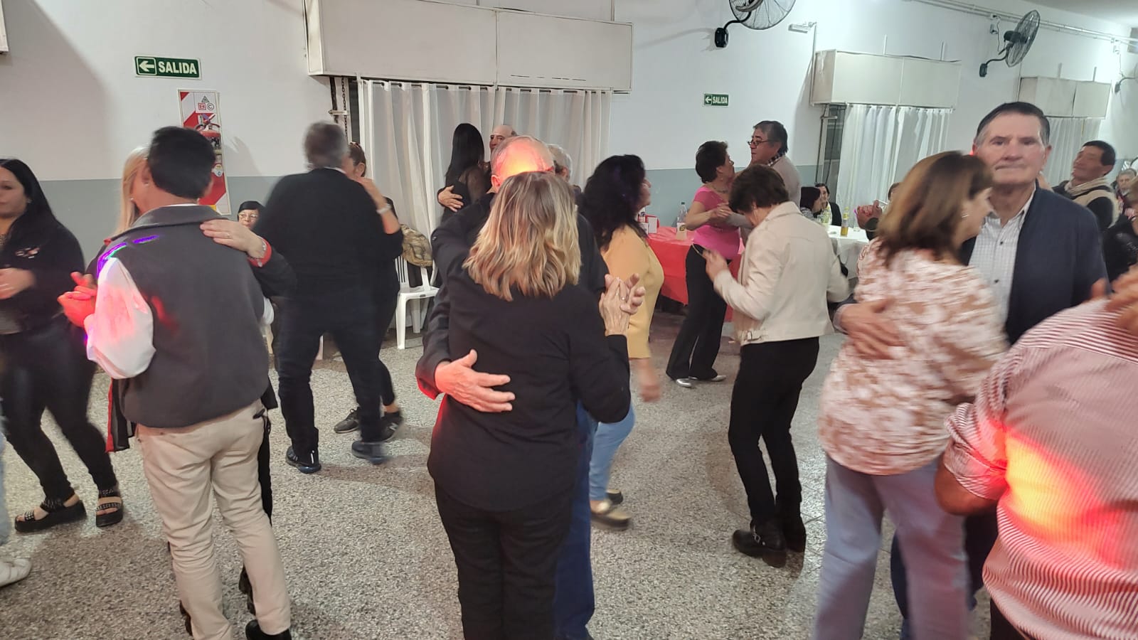 Gran noche de peña en el Club Roca