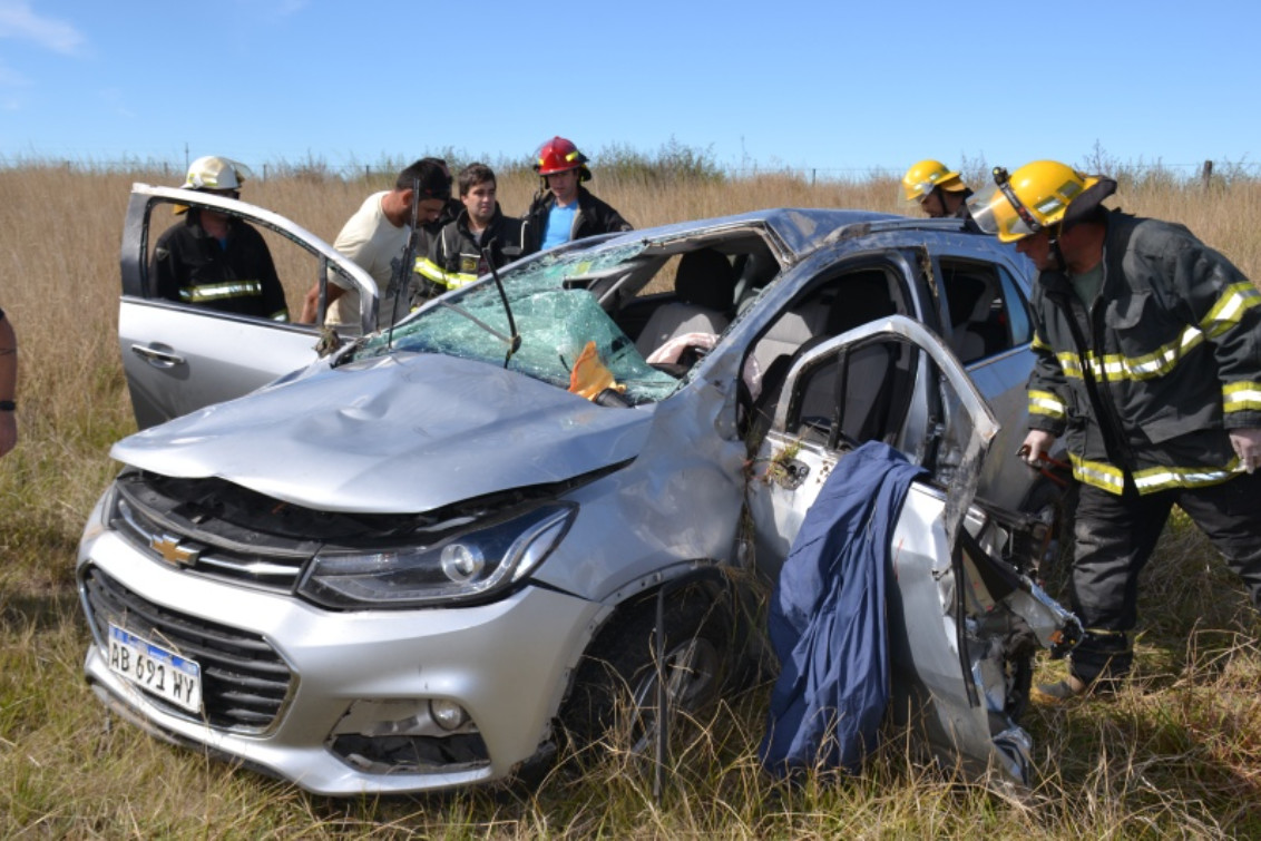 Accidente en la Ruta 67: bomberos rescataron a una mujer tras un vuelco