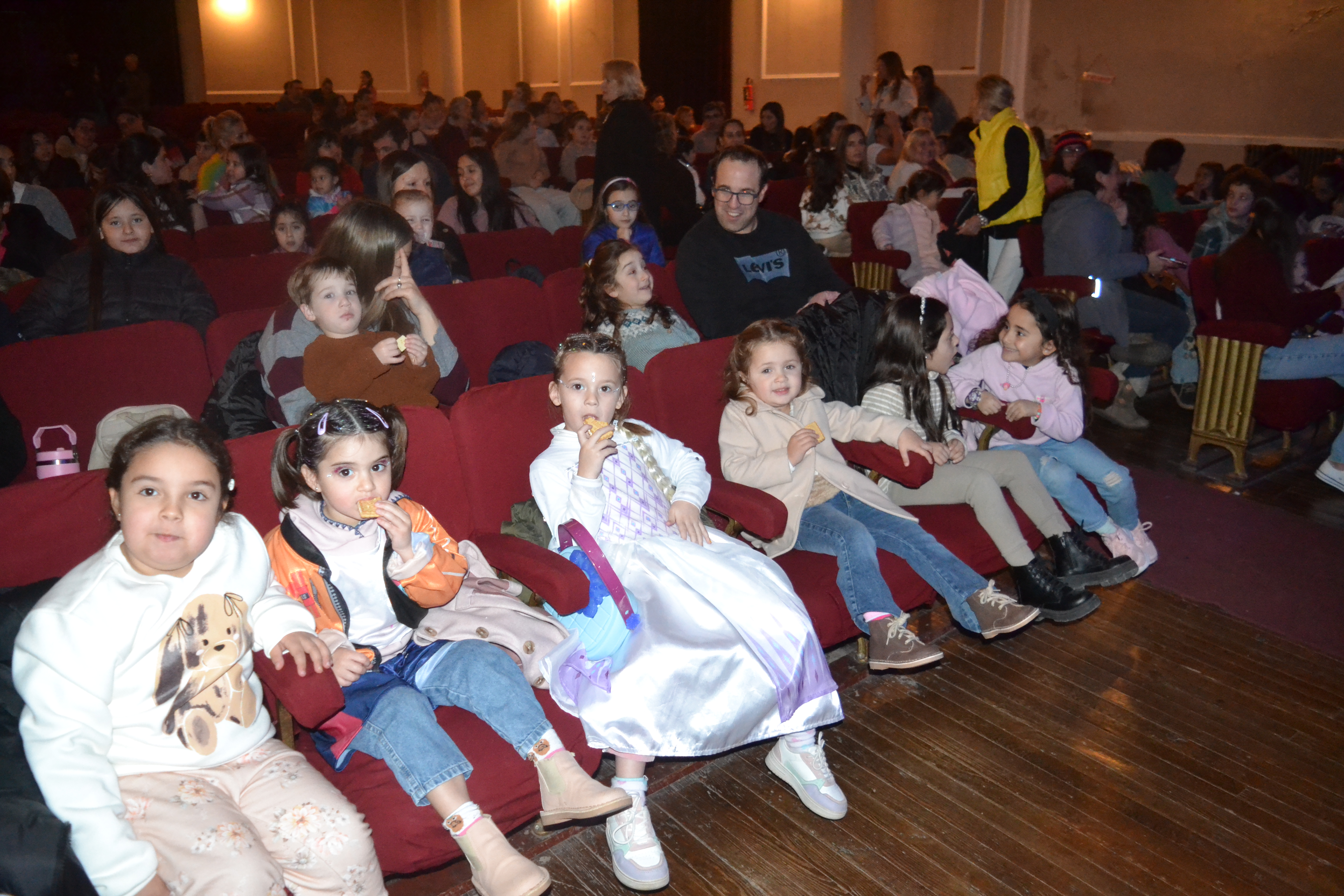   Con una sala colmada, “Fantasy Show” conquistó al público en el Teatro Español de Coronel Pringles