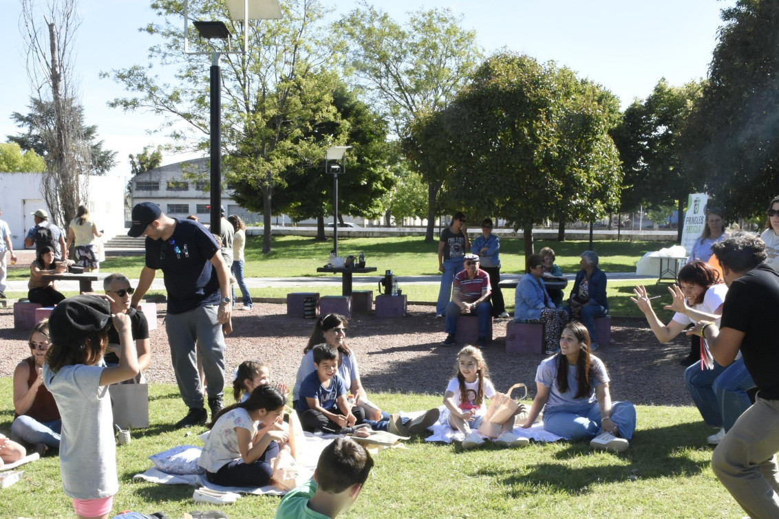  Plazas de Papel: Una jornada de lectura y diversión para todas las edades