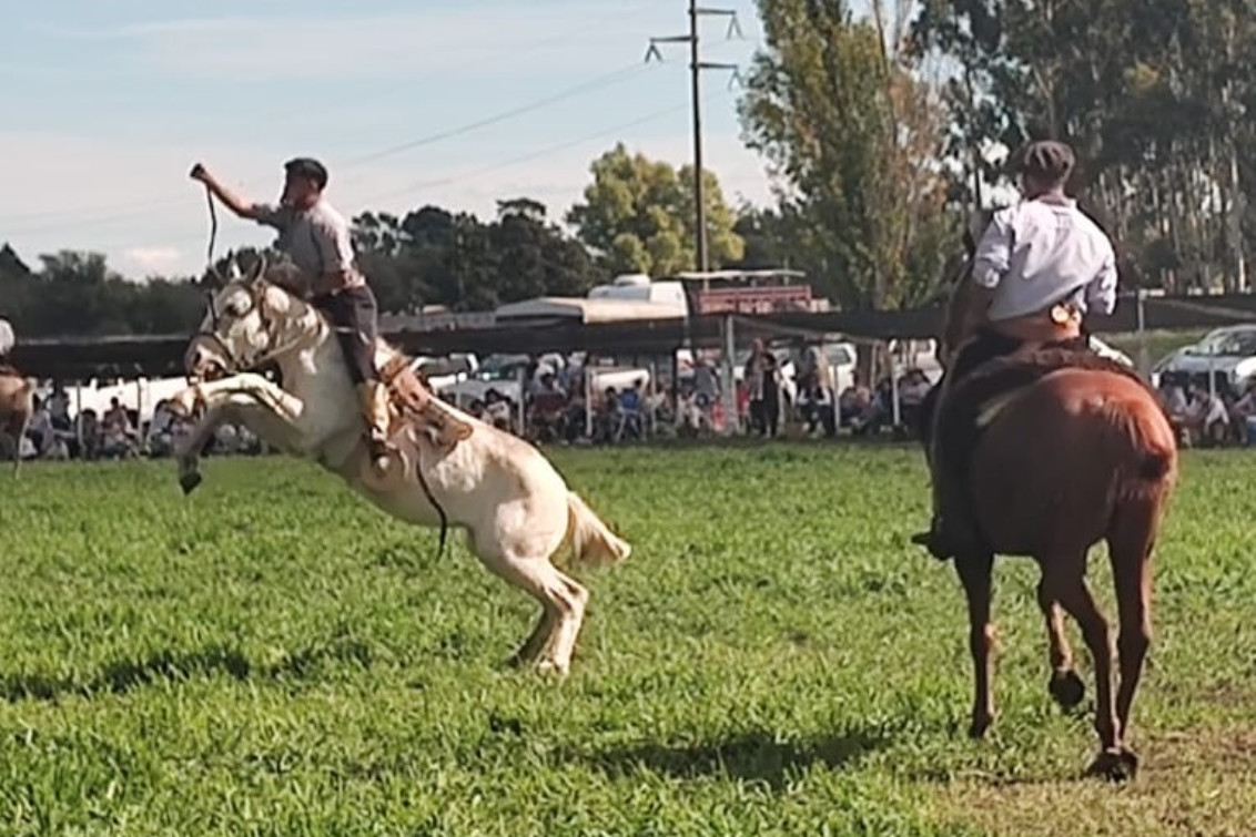  El Fortín Tradición y Libertad completó su fiesta con una gran jornada de jineteada